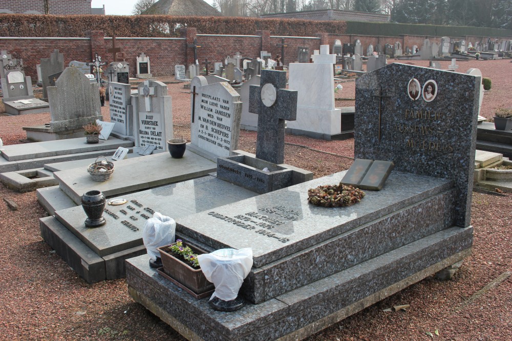 Belgian Graves Veterans Veldwezelt