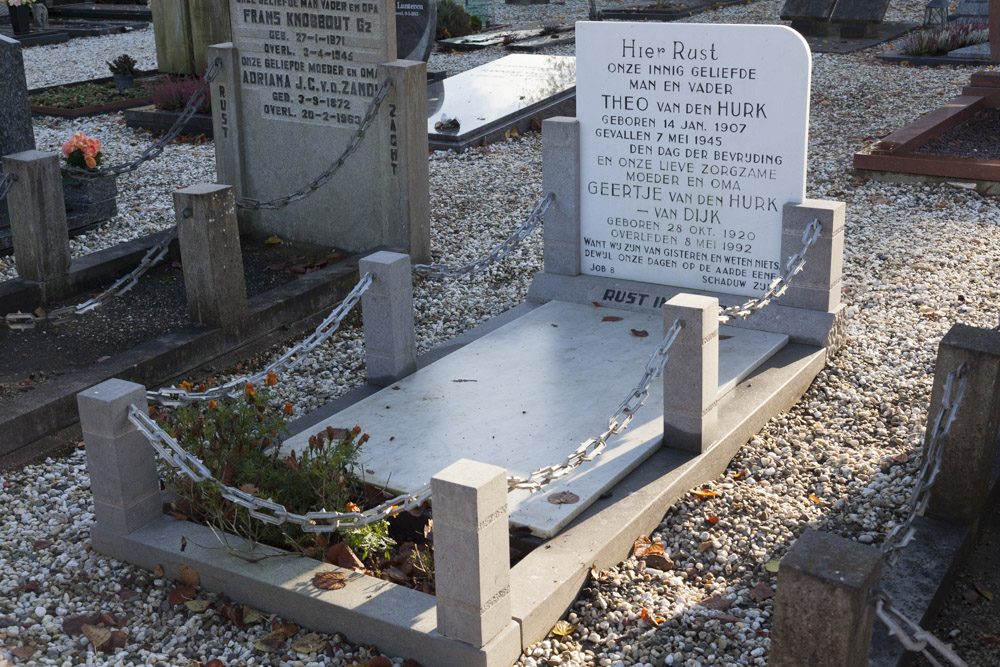 Grave Resistance Fighter Municipal Cemetery Beusichem