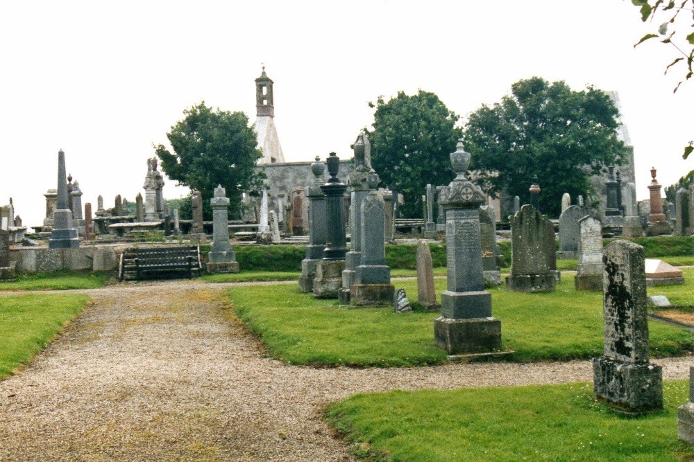 Commonwealth War Graves Halkirk Parish Churchyard