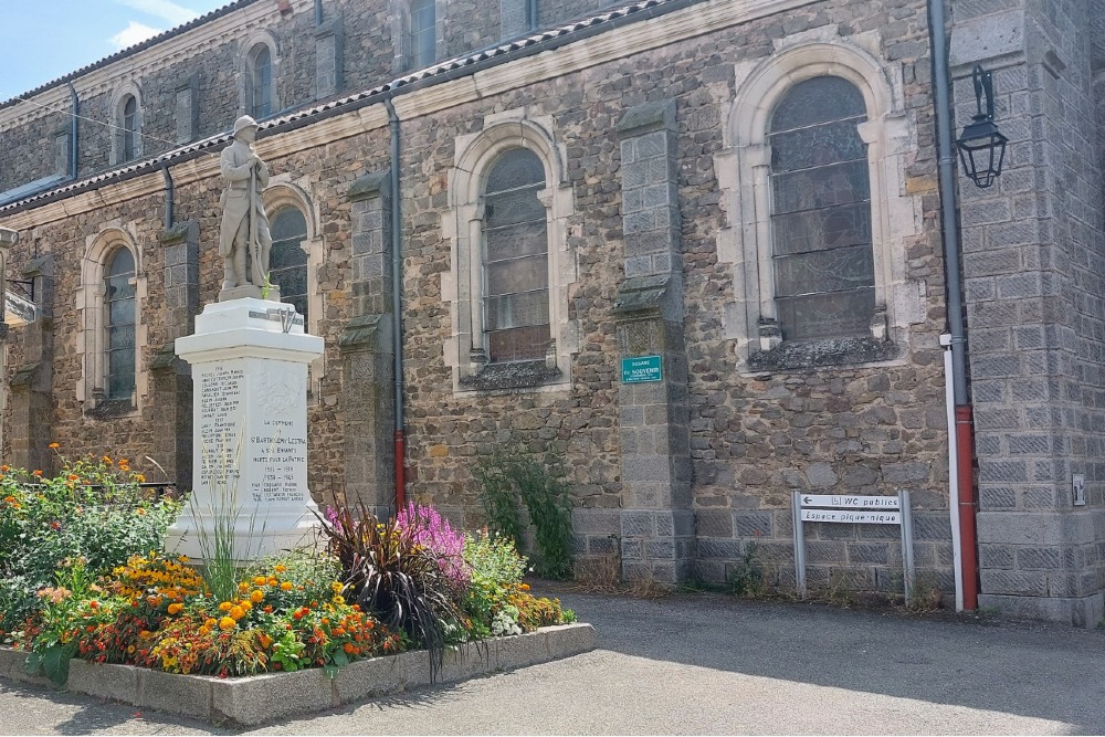 War Memorial Saint-Barthlmy-Lestra #1