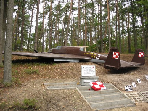 Memorial Pzl P 37 B Bomber Los Dlutowek Tracesofwar Com
