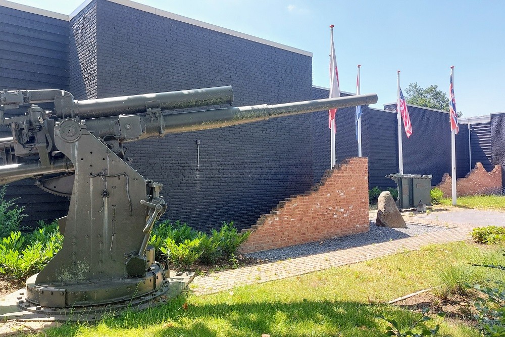 Monument Slachtoffers Bombardementen Nijverdal #4