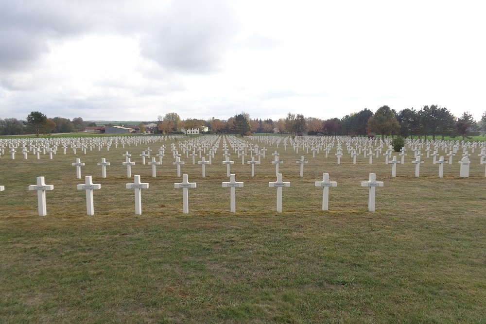 Franse Oorlogsbegraafplaats La Croue