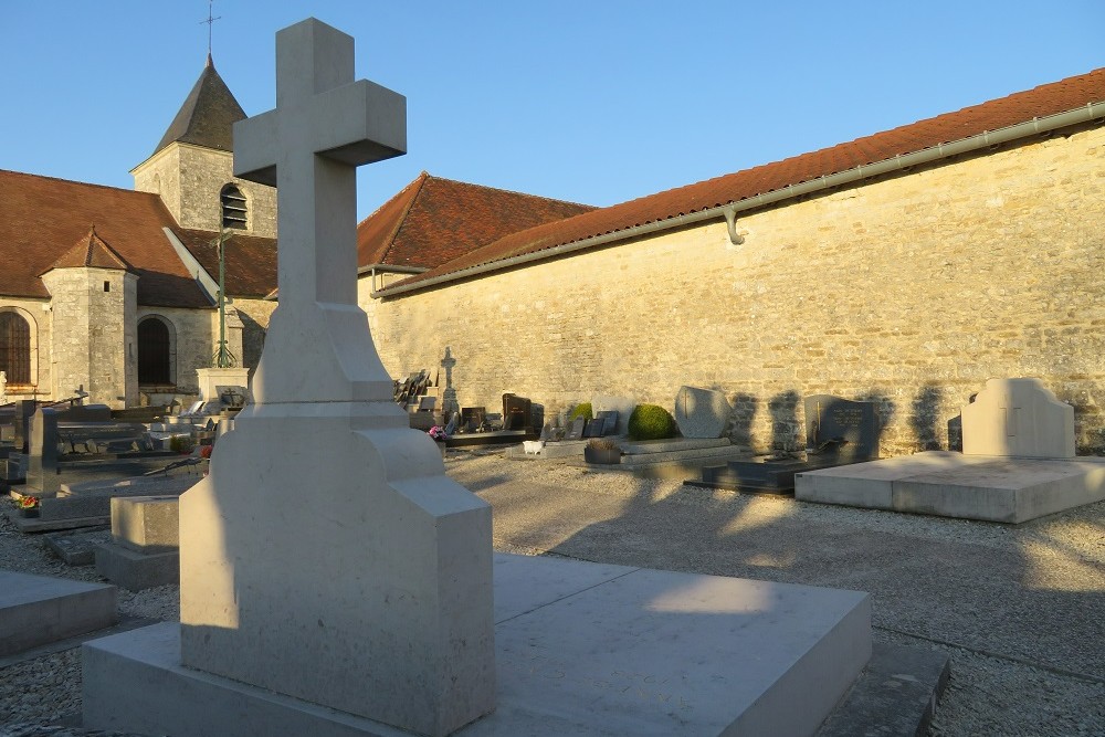 Grave Charles de Gaulle Colombey-les-Deux-glises
