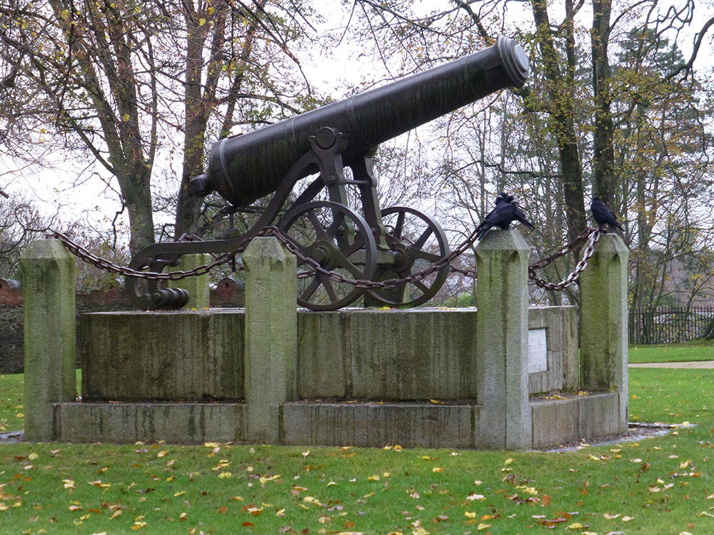 Crimean War Memorial & Cannon