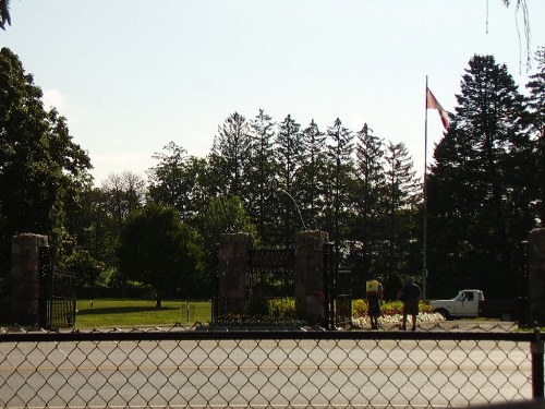 Commonwealth War Graves Elmdale Memorial Park