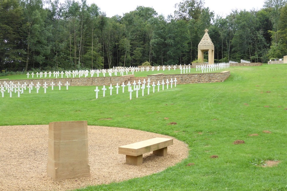 Franse Oorlogsbegraafplaats Rossignol-Ore de la Foret