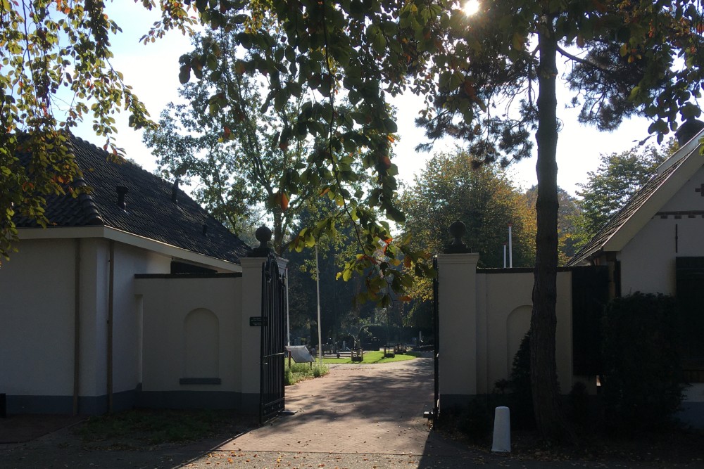 Dutch War Graves Communal Cemetery Oostergaarde Harderwijk