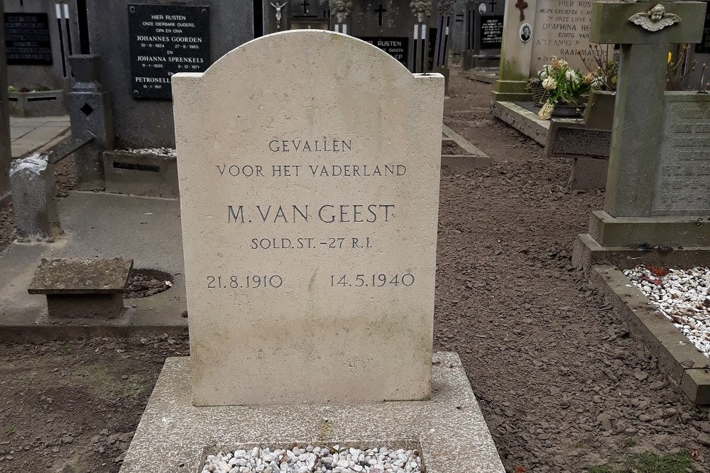 Nederlandse Oorlogsgraven Gemeentelijke Begraafplaats Etten-Leur