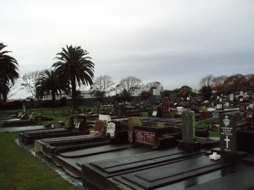 Commonwealth War Graves Tiro Tiro Road Cemetery