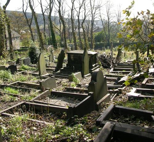 Commonwealth War Graves Deighton Methodist Chapelyard and Extension