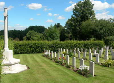 Oorlogsgraven van het Gemenebest All Saints Churchyard Extension
