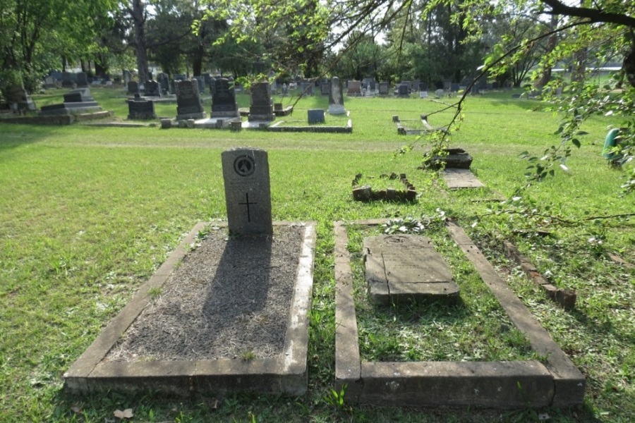 Commonwealth War Graves Estcourt Cemetery