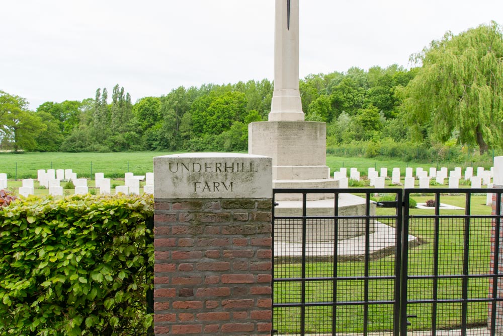 Commonwealth War Cemetery Underhill Farm