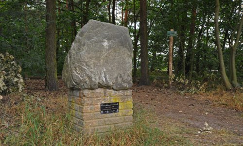 Monument Onderduikerskamp Bovensbos