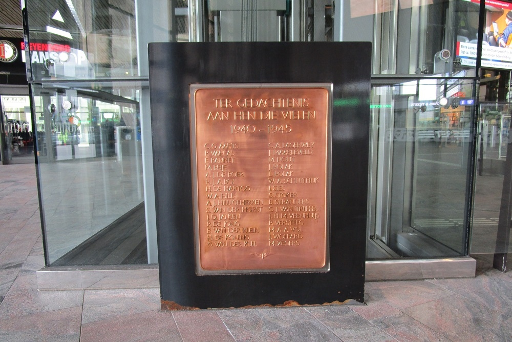 Wat doet die geheimzinnige bronzen plaquette in Rotterdam Centraal?