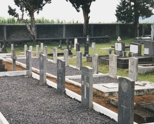 Commonwealth War Graves Phoenix Cemetery