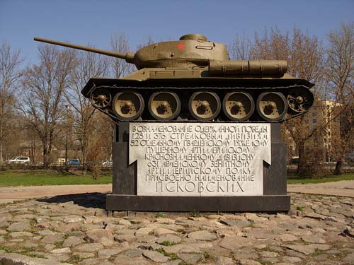 Bevrijdingsmonument (T-34/85 Tank) Pskov