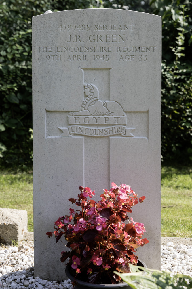 Commonwealth War Graves Municipal Cemetery Oldenzaal #4