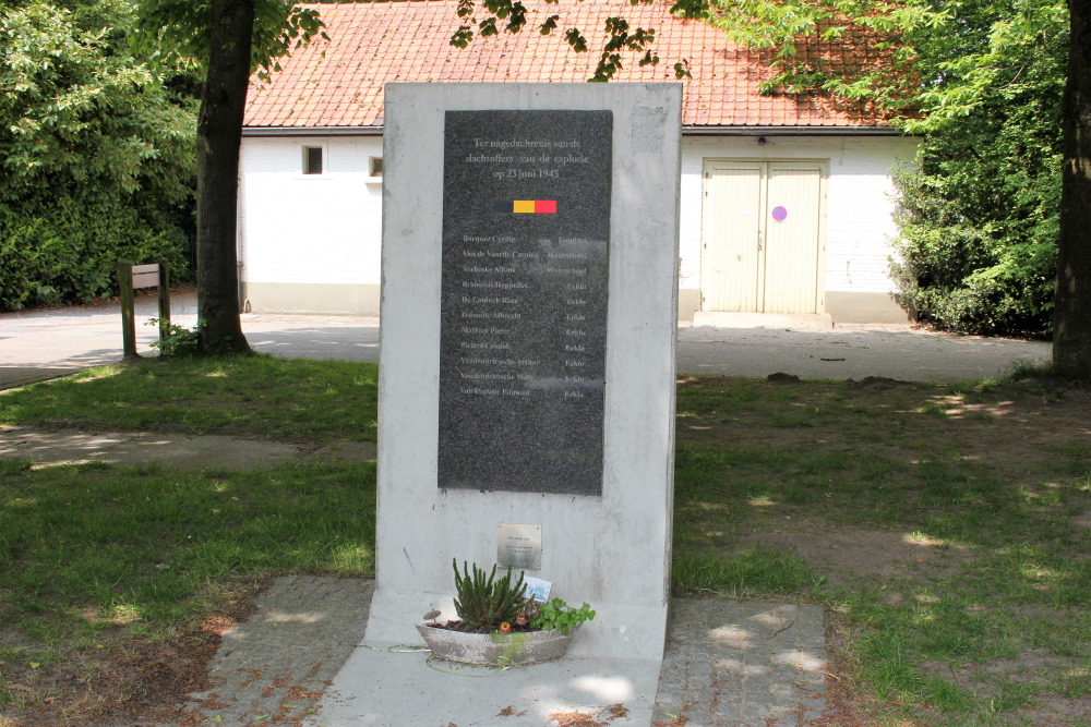 Monument Ontploffing 23 juni 1945 Eeklo