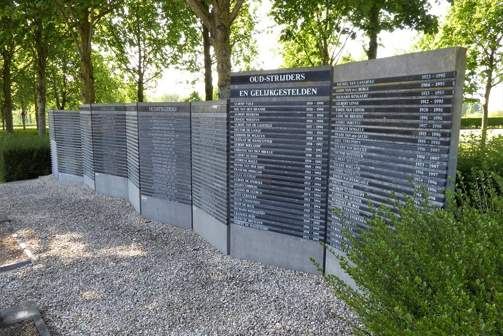 Gedenkteken Oudstrijders Centrale Begraafplaats Zottegem