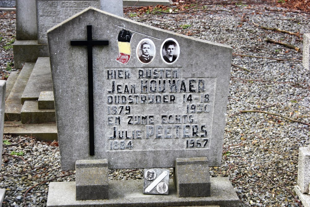 Belgian Graves Veterans Bevingen Sint-Truiden