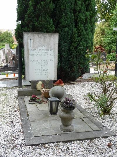 Nederlandse Oorlogsgraven Rooms Katholieke Begraafplaats Heuvel Tilburg