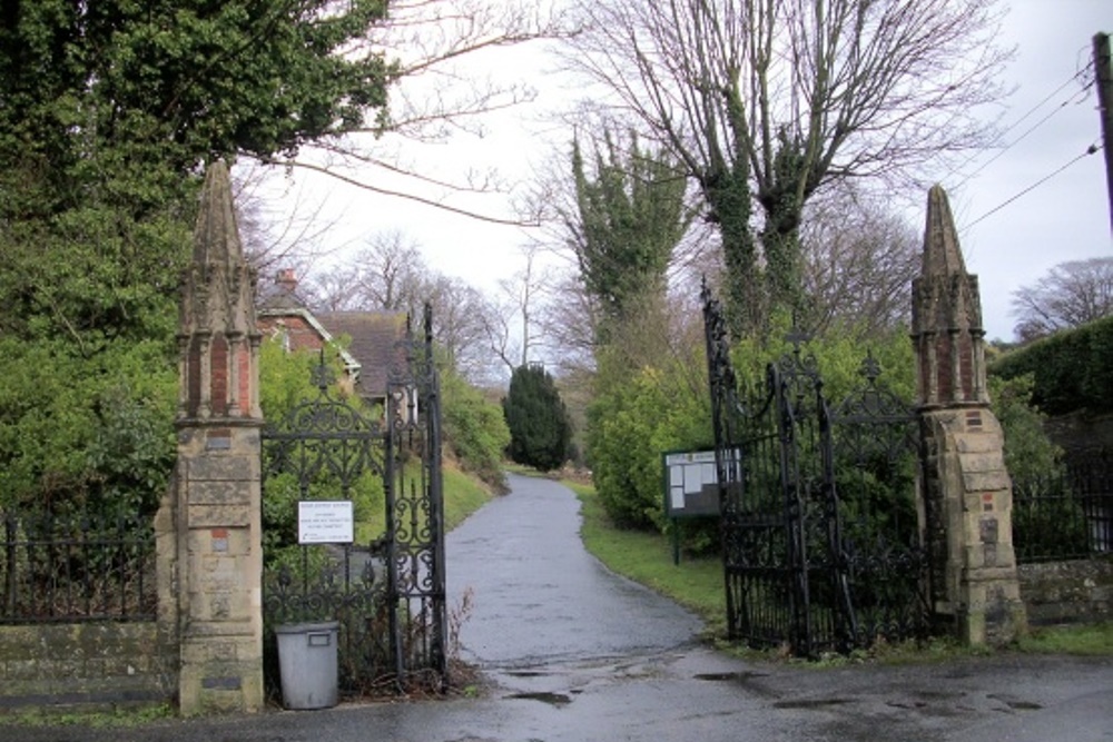 Commonwealth War Graves Charlton Cemetery