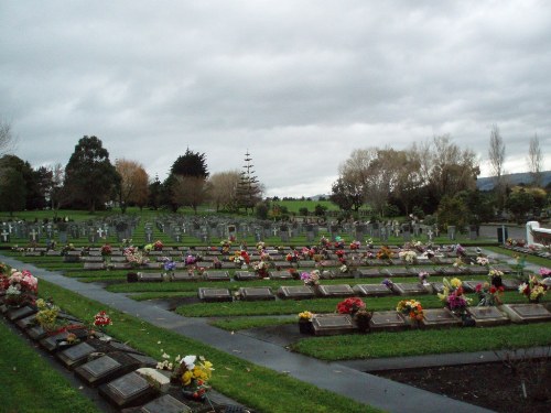 Commonwealth War Graves Kelvin Grove Cemetery