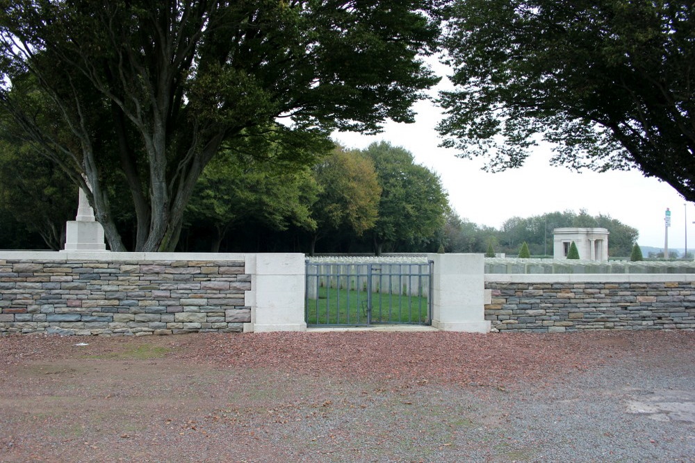 Arras Road Commonwealth War Cemetery