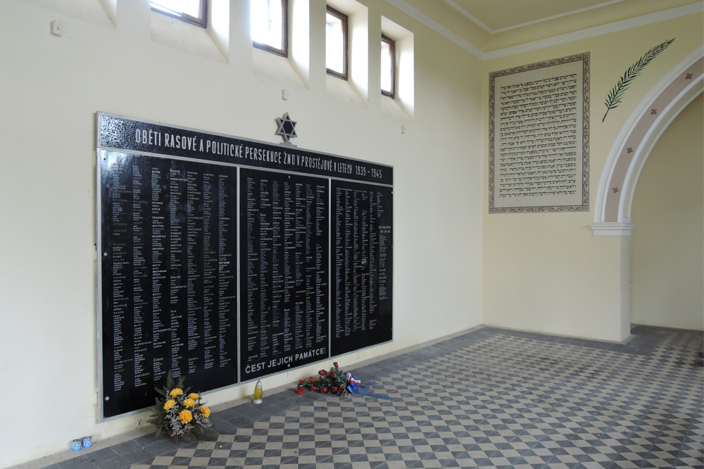 Memorial Victims Holocaust & WW1