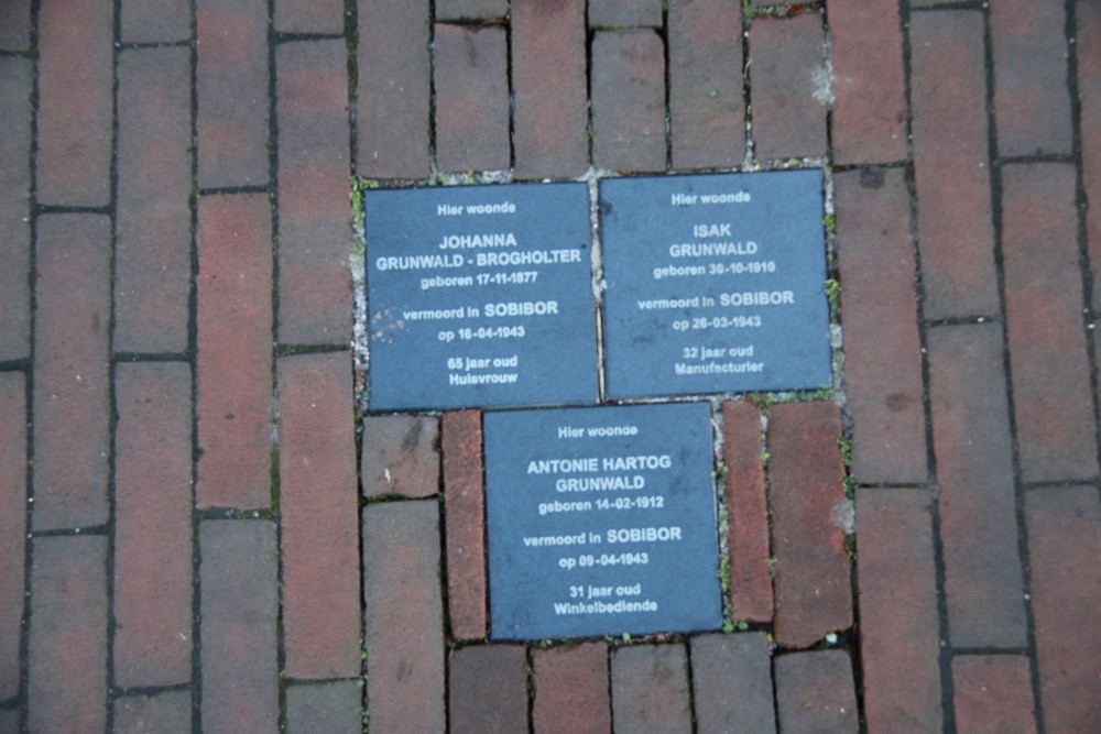 Memorial Stones Beatrixstraat 92