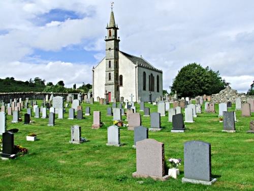 Commonwealth War Graves Daviot Parish Churchyard