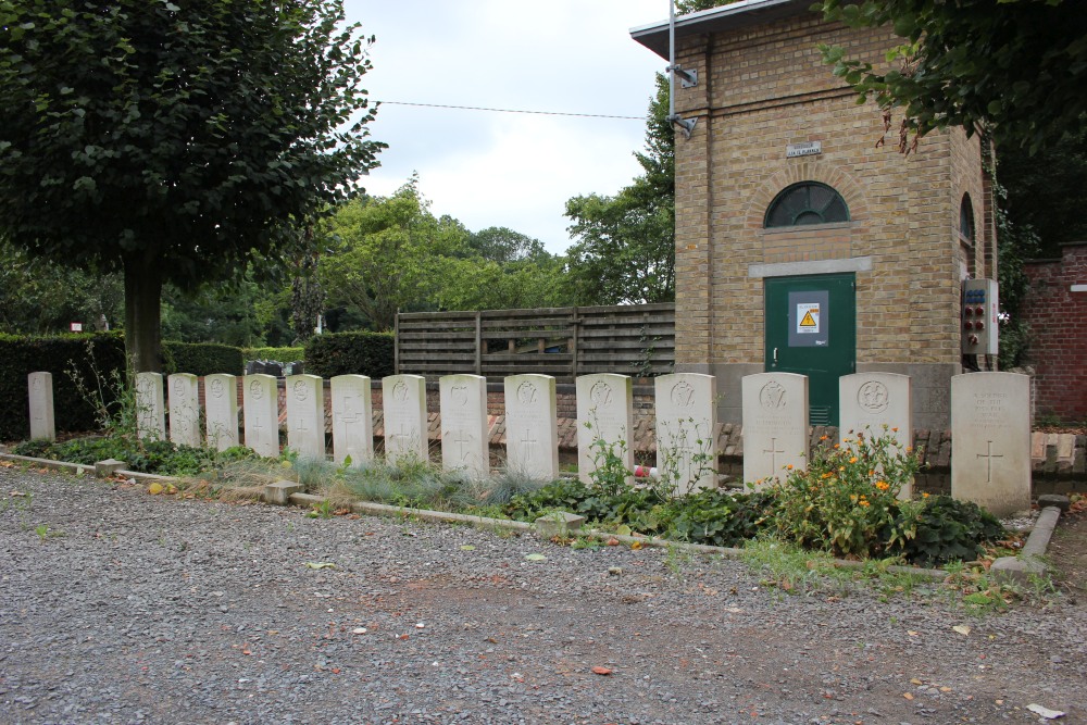 Oorlogsgraven van het Gemenebest Boezinge Churchyard