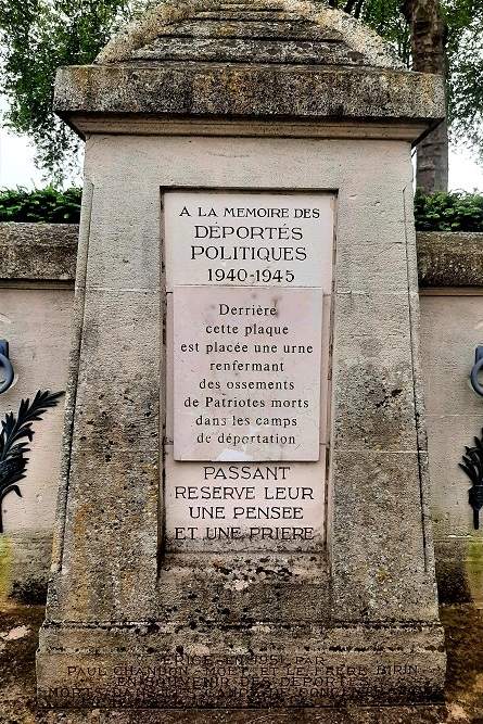 Monument Gedeporteerde Inwoners pernay #2