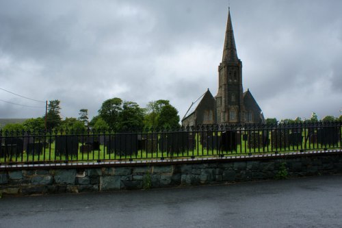 Commonwealth War Graves Llandinorwig Churchyard