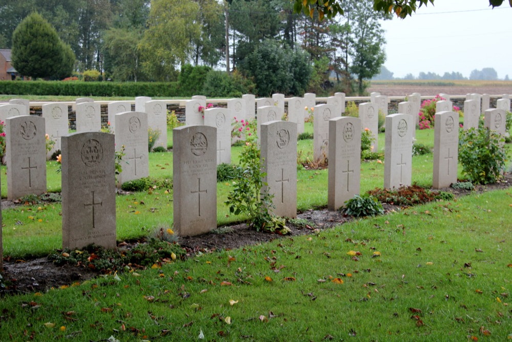 Commonwealth War Cemetery Rue-du-Bacquerot (13th London) #3