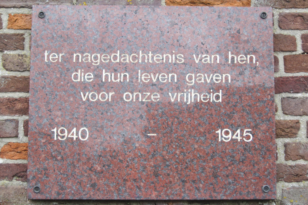 Memorial Former Hooghe Huys Nieuwkoop