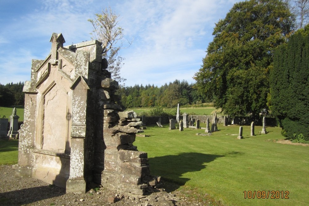 Oorlogsgraf van het Gemenebest Monzievaird Parish Churchyard