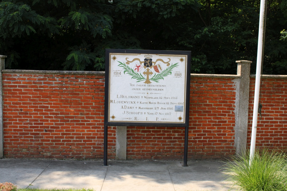 War Memorial Beringen Cemetery