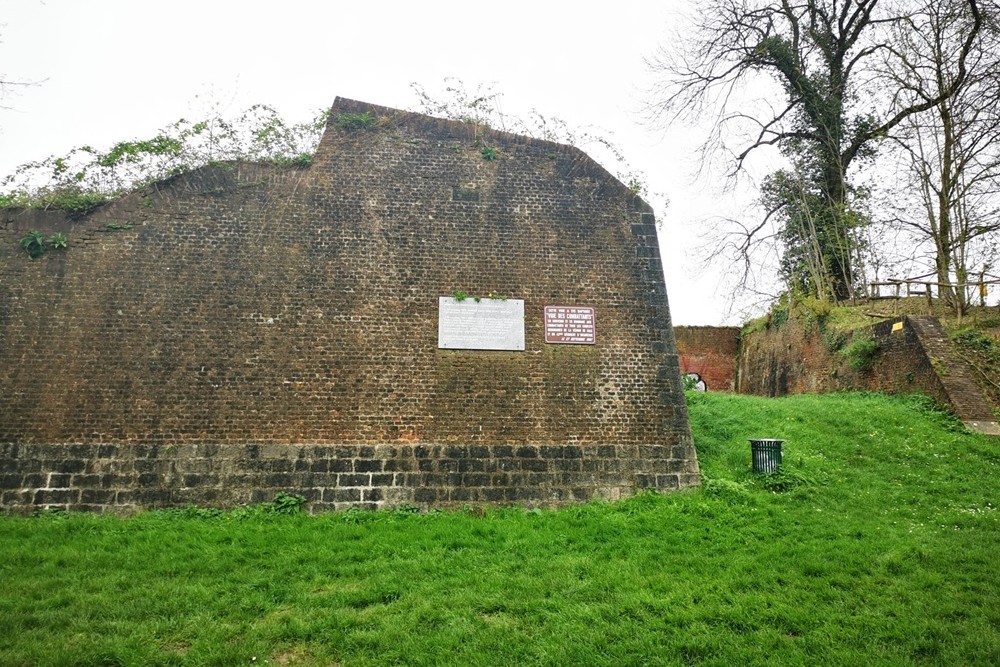 Gedenkteken Vermoorde Mensen Citadel Lille #3