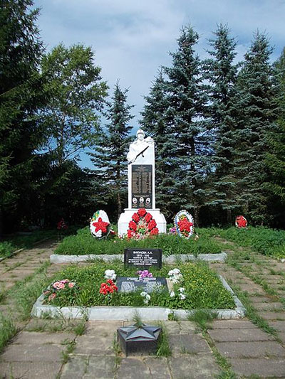 Sovjet Oorlogsbegraafplaats Druzhnaya Gorka