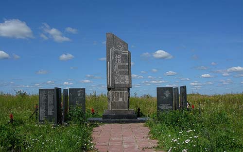 Massagraf & Monument Russische Soldaten Kalitsino