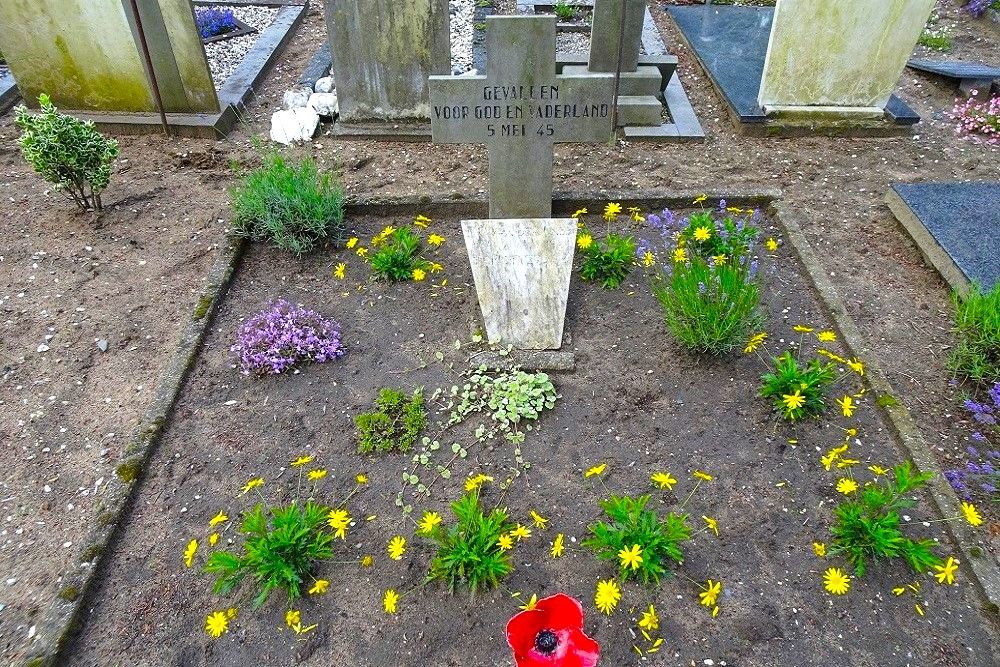 Nederlandse Oorlogsgraven RK begraafplaats Oudewater #3