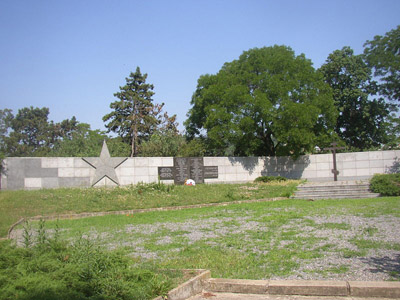 Sovjet Oorlogsbegraafplaats Komin