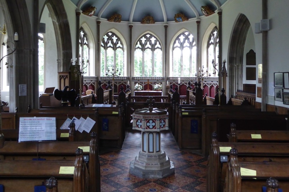 Commonwealth War Grave St Nicholas Church Moreton #2