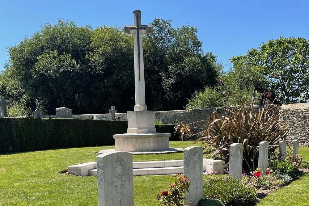Commonwealth War Graves Dinard