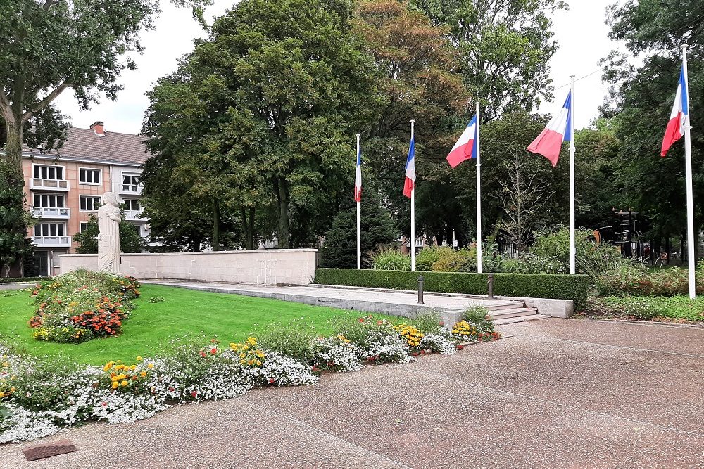 Oorlogsmonument Calais #2