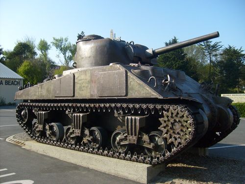 M4A4 Sherman Tank Saint-Laurent-sur-Mer - Saint-Laurent-sur-Mer ...