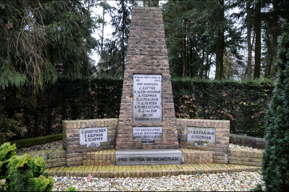 War Memorial Holten - Holten - TracesOfWar.com